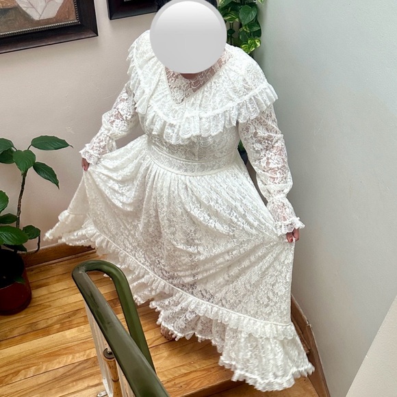 White Victorian Vintage Wedding Dress Edwardian Bridal Dress Premium Lace (1900) - Picture 4 of 10